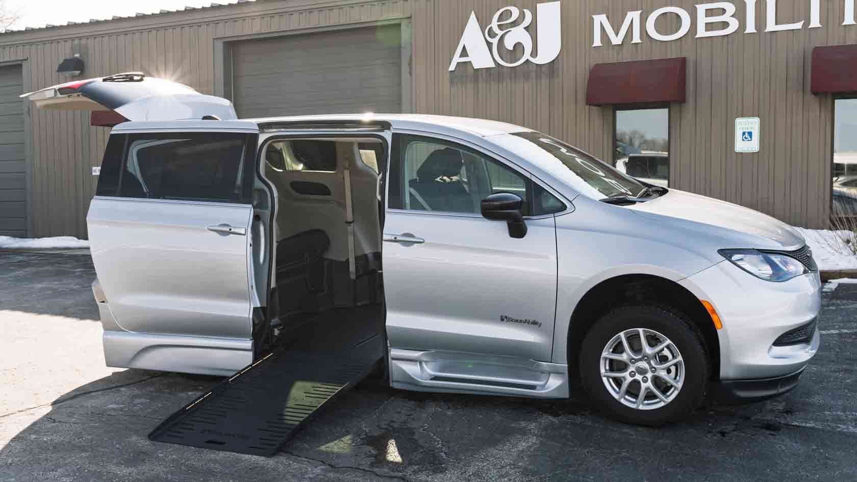 2024 Chrysler Voyager