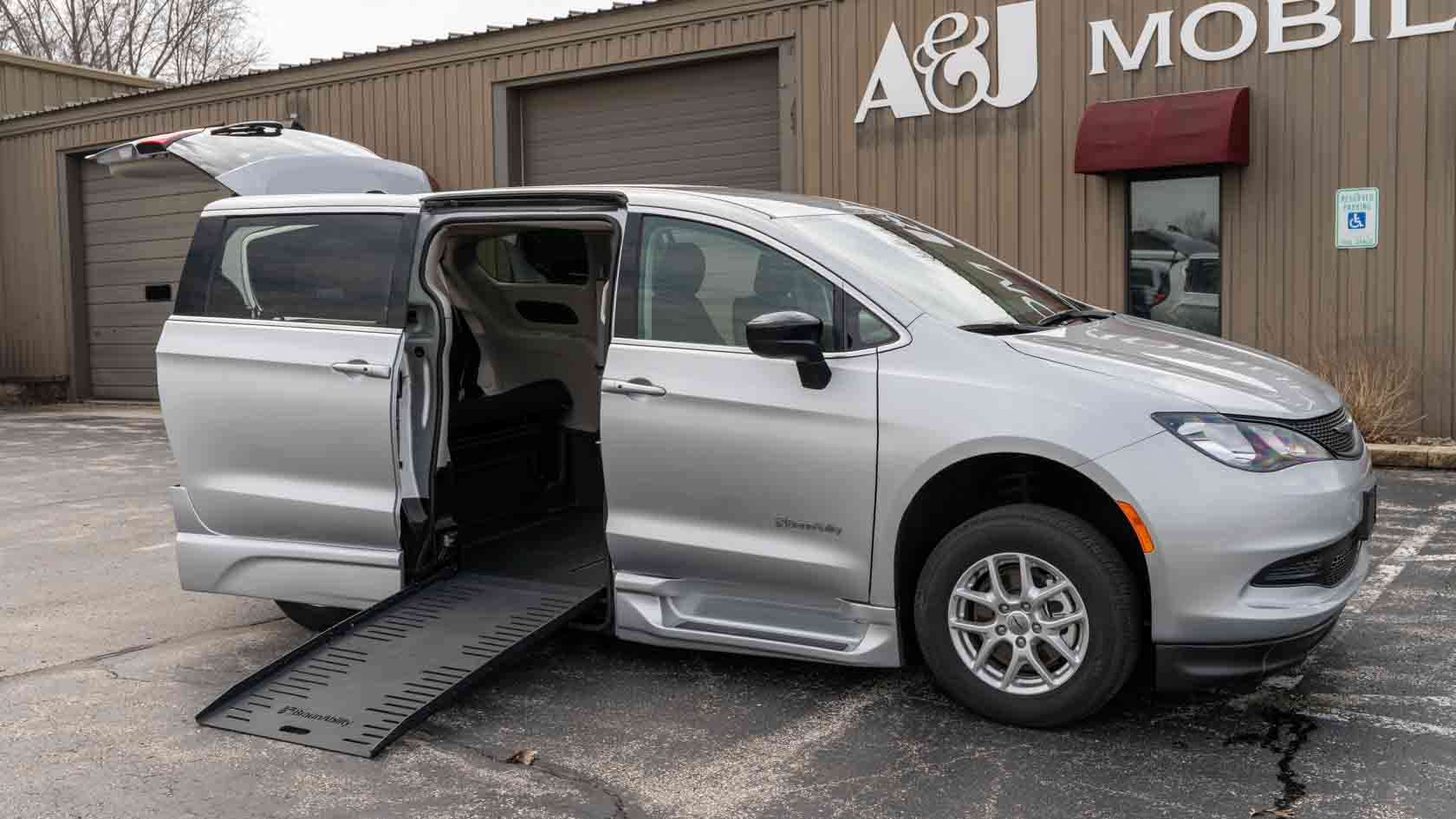 2024 Chrysler Voyager