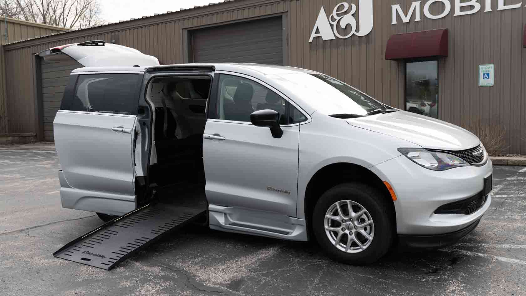 2024 Chrysler Voyager
