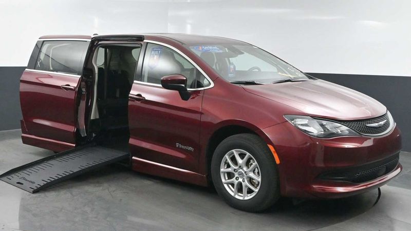 Used 2023 Chrysler Voyager.  ConversionBraunAbility Chrysler Foldout
