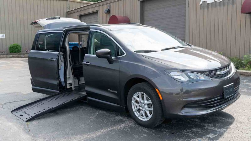 Used 2020 Chrysler Voyager.  ConversionBraunAbility Chrysler Foldout