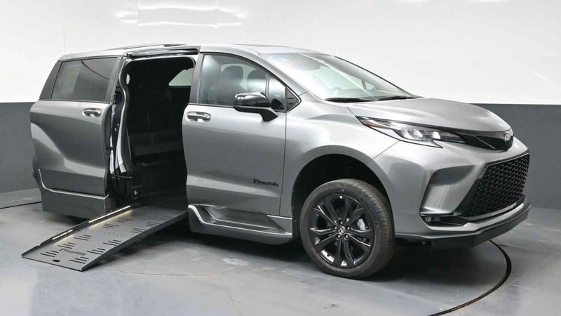 New 2026 Toyota Sienna.  ConversionBraunAbility Toyota Rampvan XT
