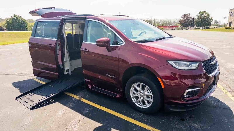 Used 2022 Chrysler Pacifica.  ConversionBraunAbility Chrysler Foldout XT