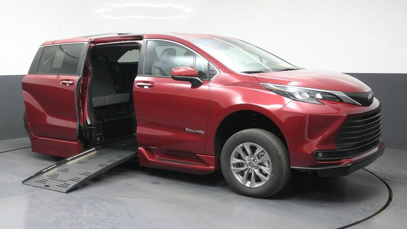 New 2026 Toyota Sienna.  ConversionBraunAbility Toyota Rampvan XT