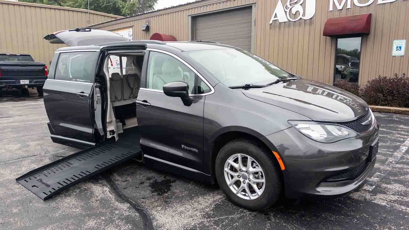 2021 Chrysler Voyager