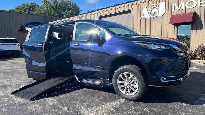 Used 2022 Toyota Sienna.  ConversionBraunAbility Toyota Rampvan XT