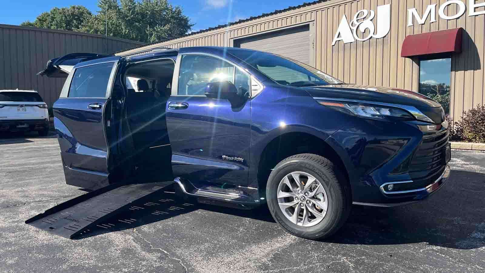 2022 Toyota Sienna XLE