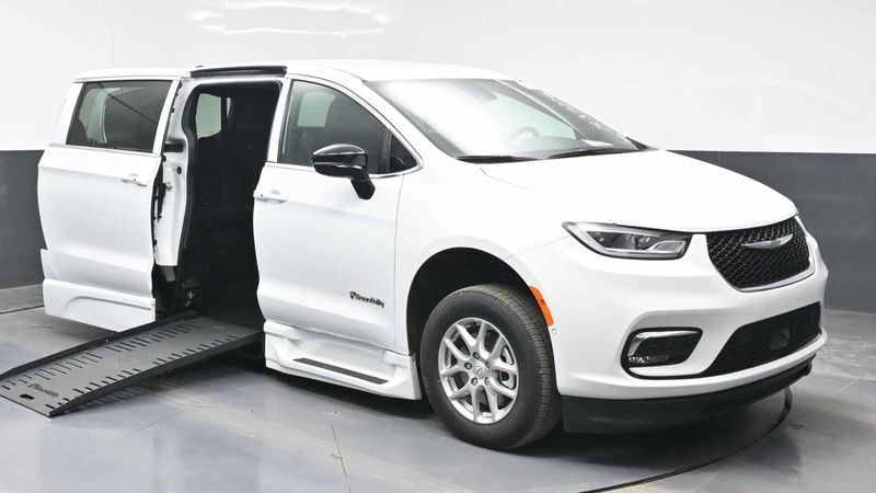 New 2026 Chrysler Pacifica.  ConversionBraunAbility Chrysler Foldout XT
