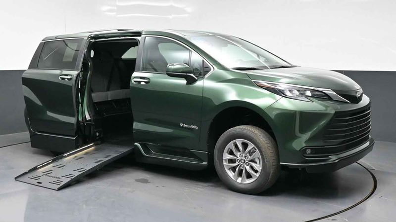 New 2026 Toyota Sienna.  ConversionBraunAbility Toyota Rampvan XT