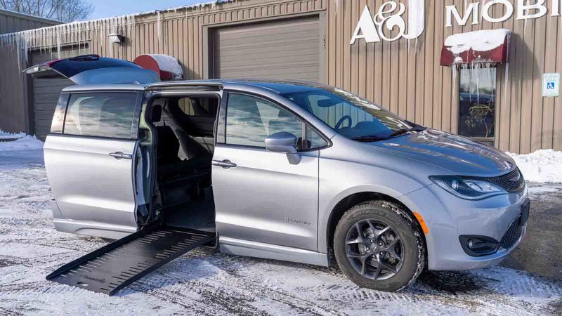 Used 2019 Chrysler Pacifica.  ConversionBraunAbility Chrysler Foldout