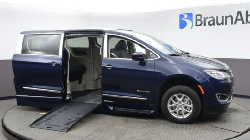 Used 2020 Chrysler Pacifica.  ConversionBraunAbility Chrysler Foldout XT