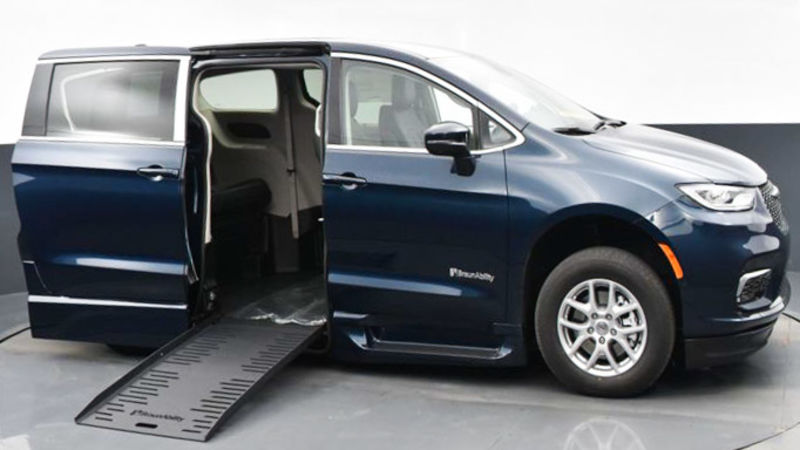 Used 2023 Chrysler Pacifica.  ConversionBraunAbility Chrysler Foldout XT